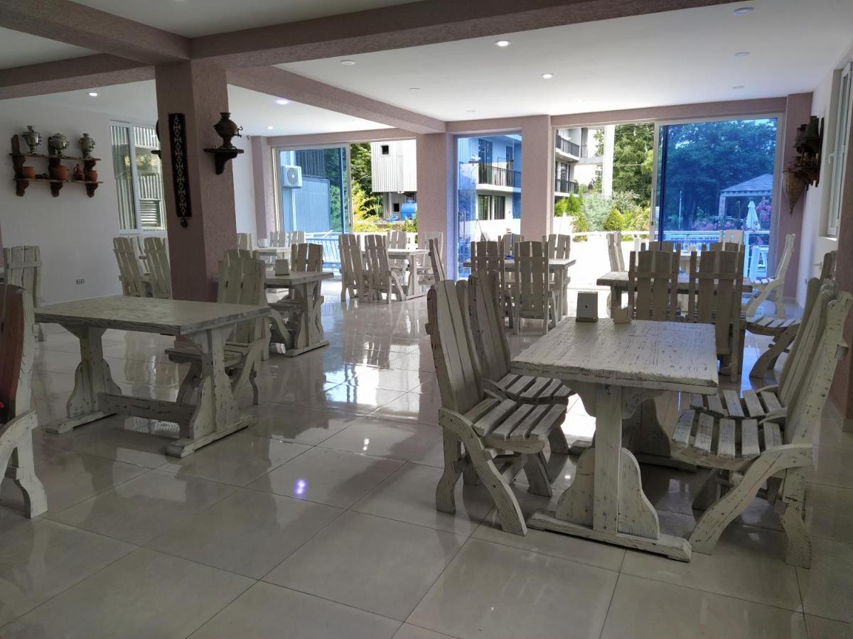 Nica Hotel Kobuleti Ngoại thất bức ảnh