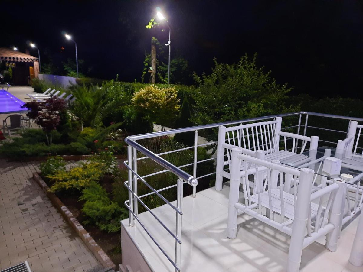 Nica Hotel Kobuleti Ngoại thất bức ảnh