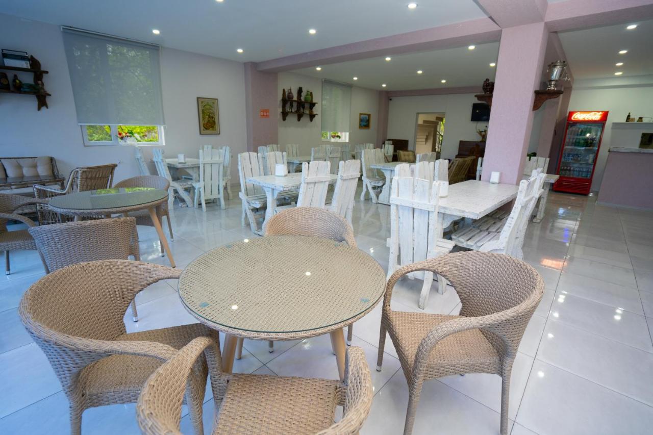 Nica Hotel Kobuleti Ngoại thất bức ảnh