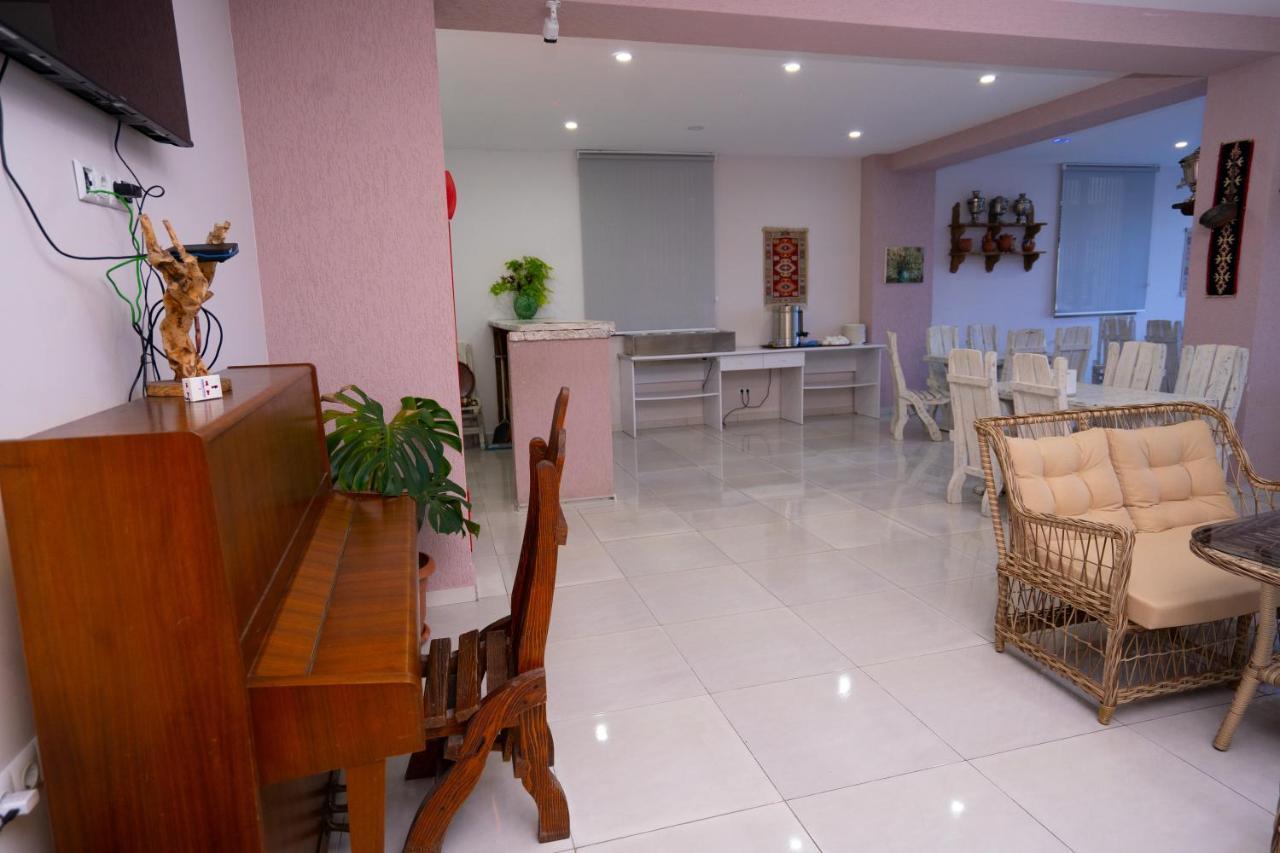 Nica Hotel Kobuleti Ngoại thất bức ảnh